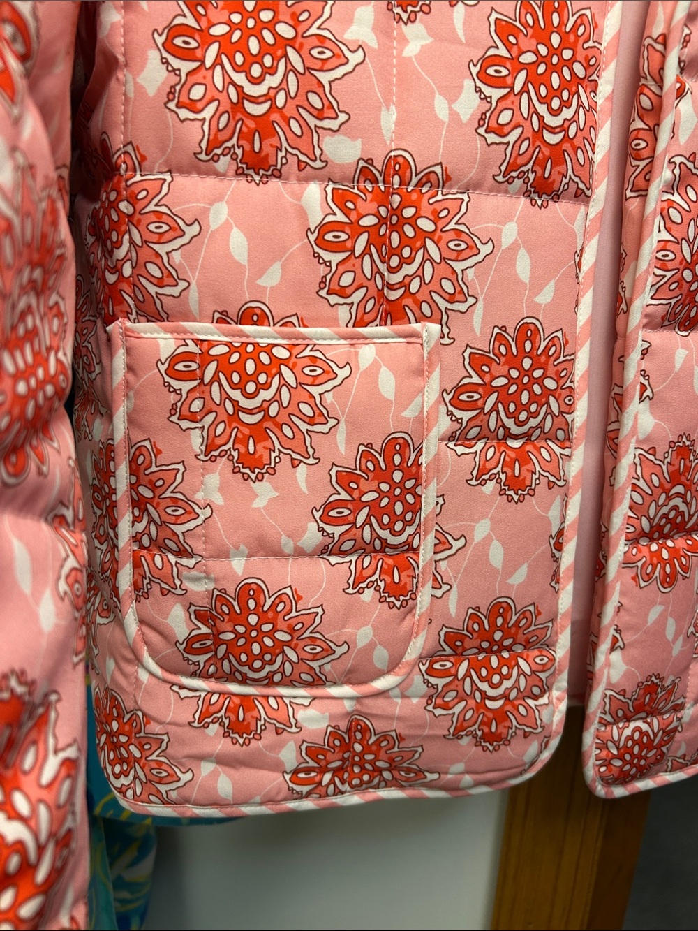 NWT Size L. Quilted Pink Floral Puff Jacket. - Picture 2 of 4